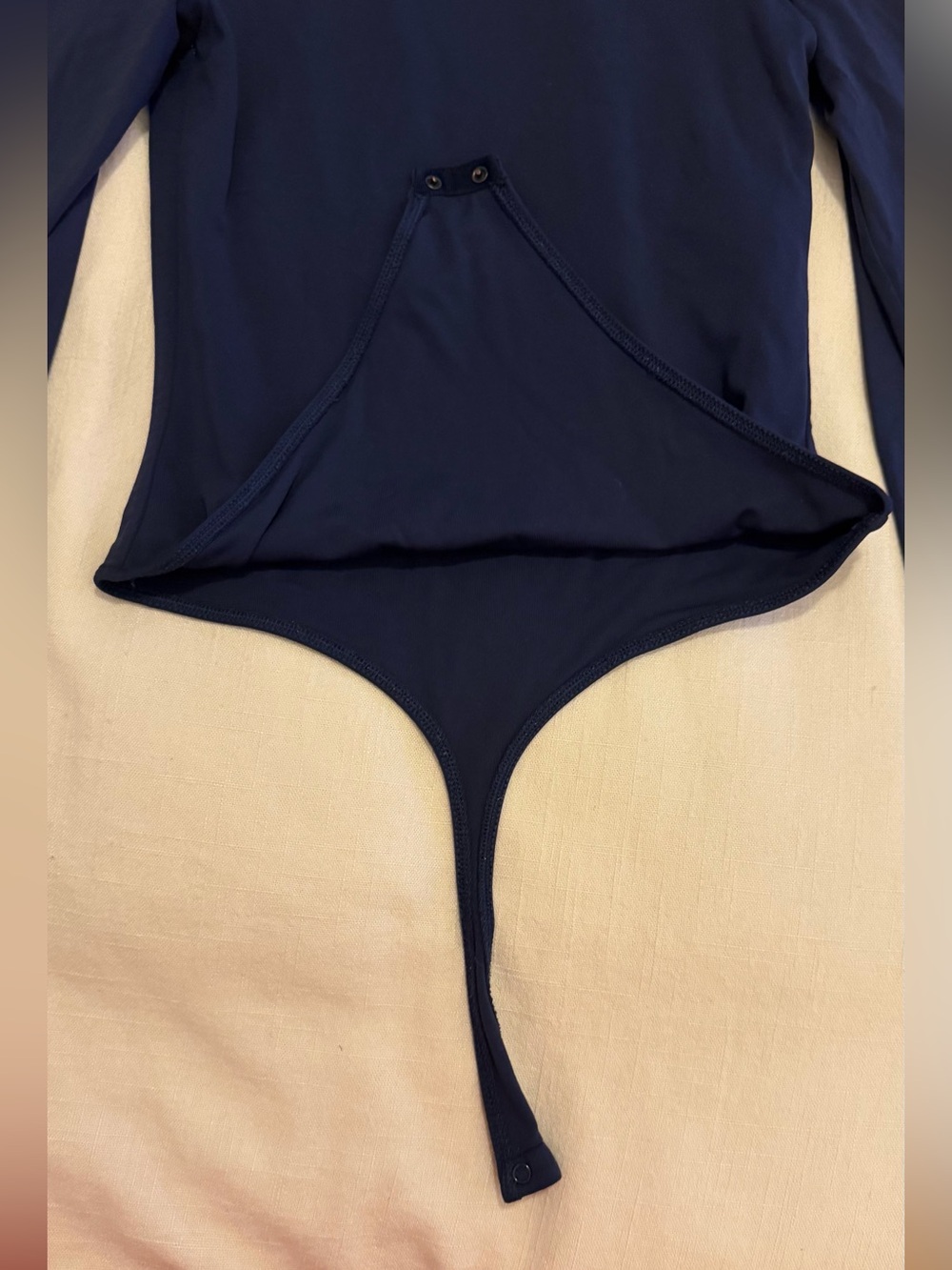 Aritzia Babaton Navy Long-Sleeve Fitted Bodysuit Size M — Clean Girl Minimal - Picture 3 of 3